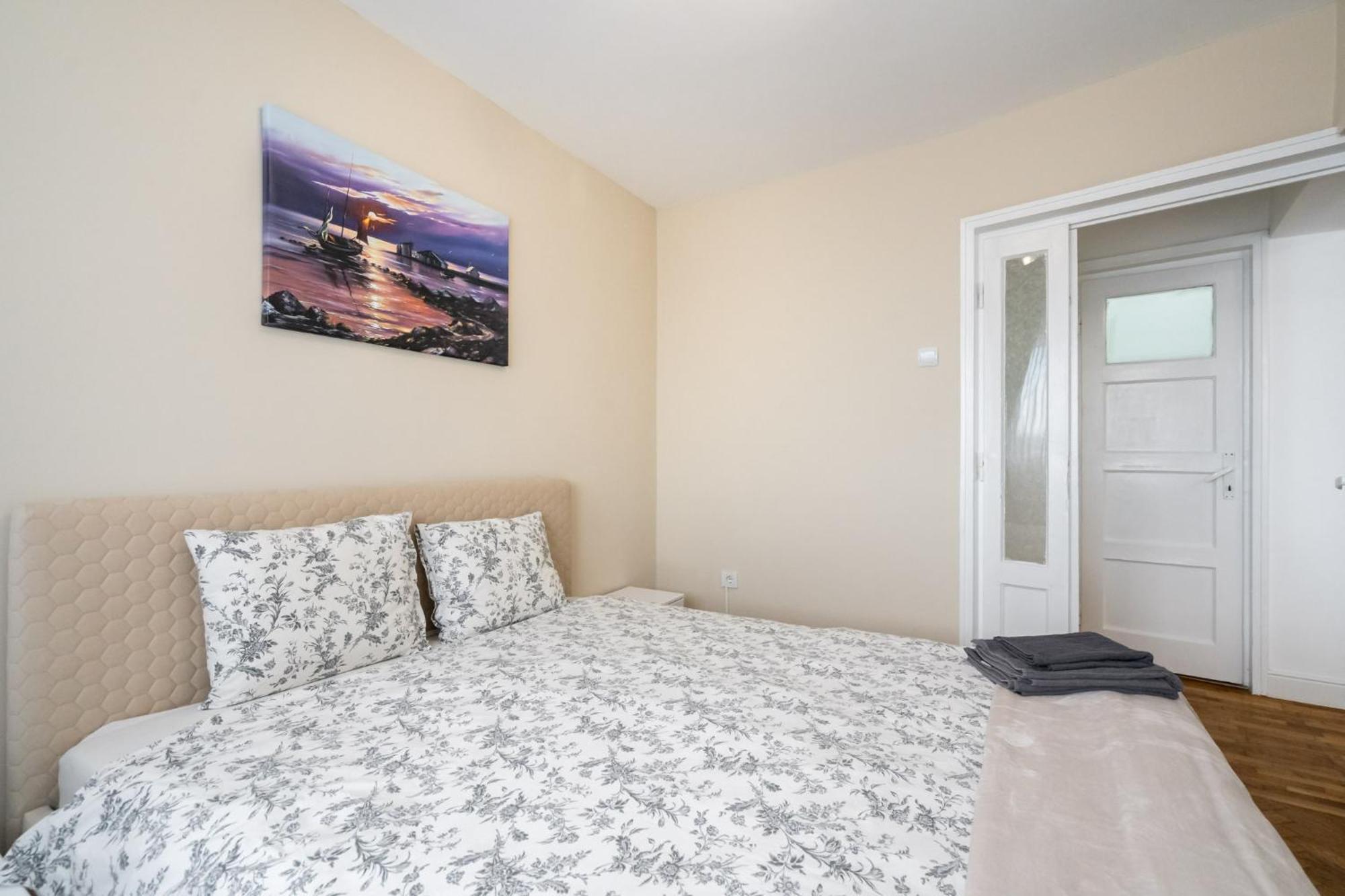 City View Apartment With Private Balcony Бухарест Экстерьер фото