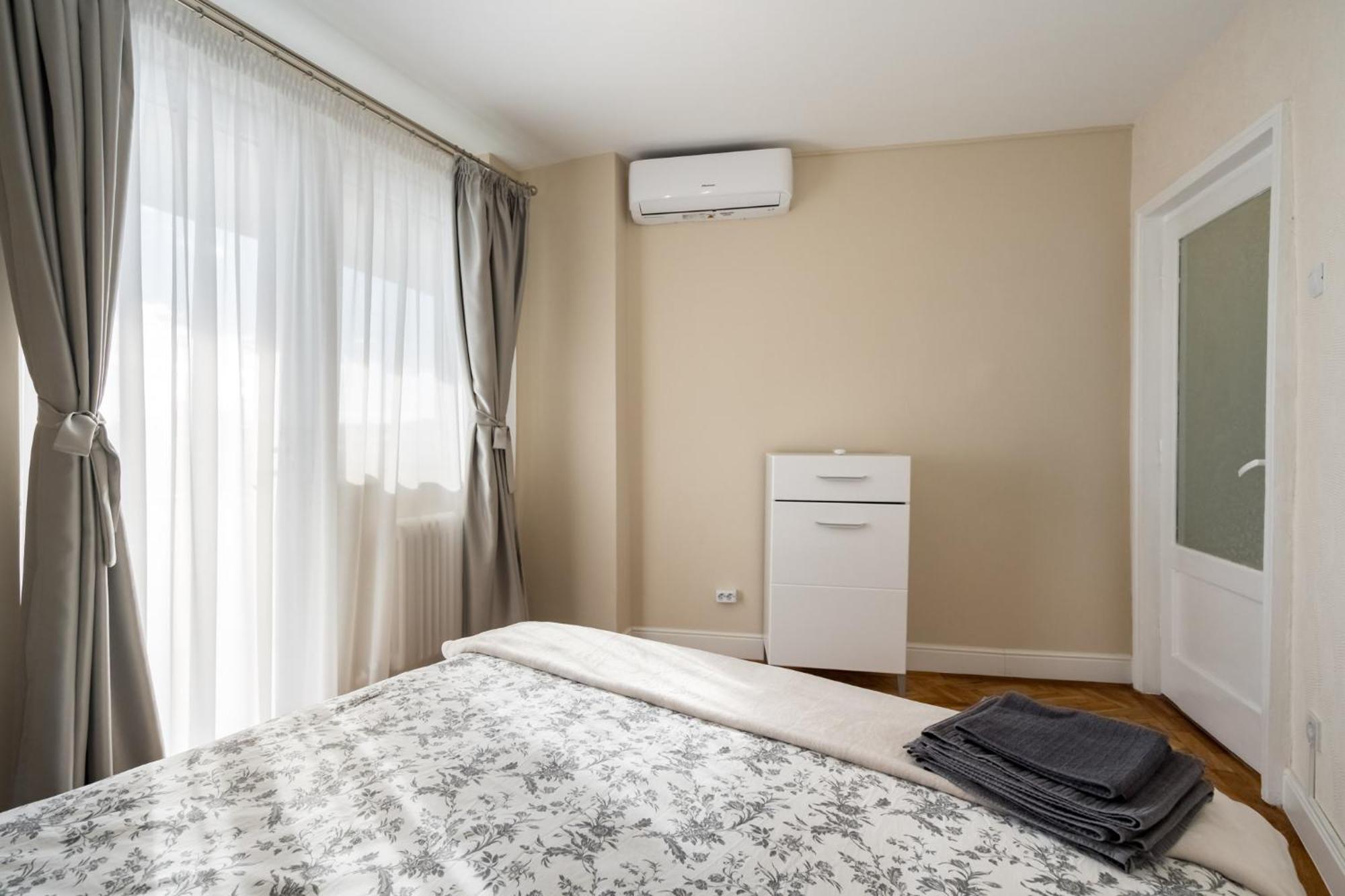 City View Apartment With Private Balcony Бухарест Экстерьер фото