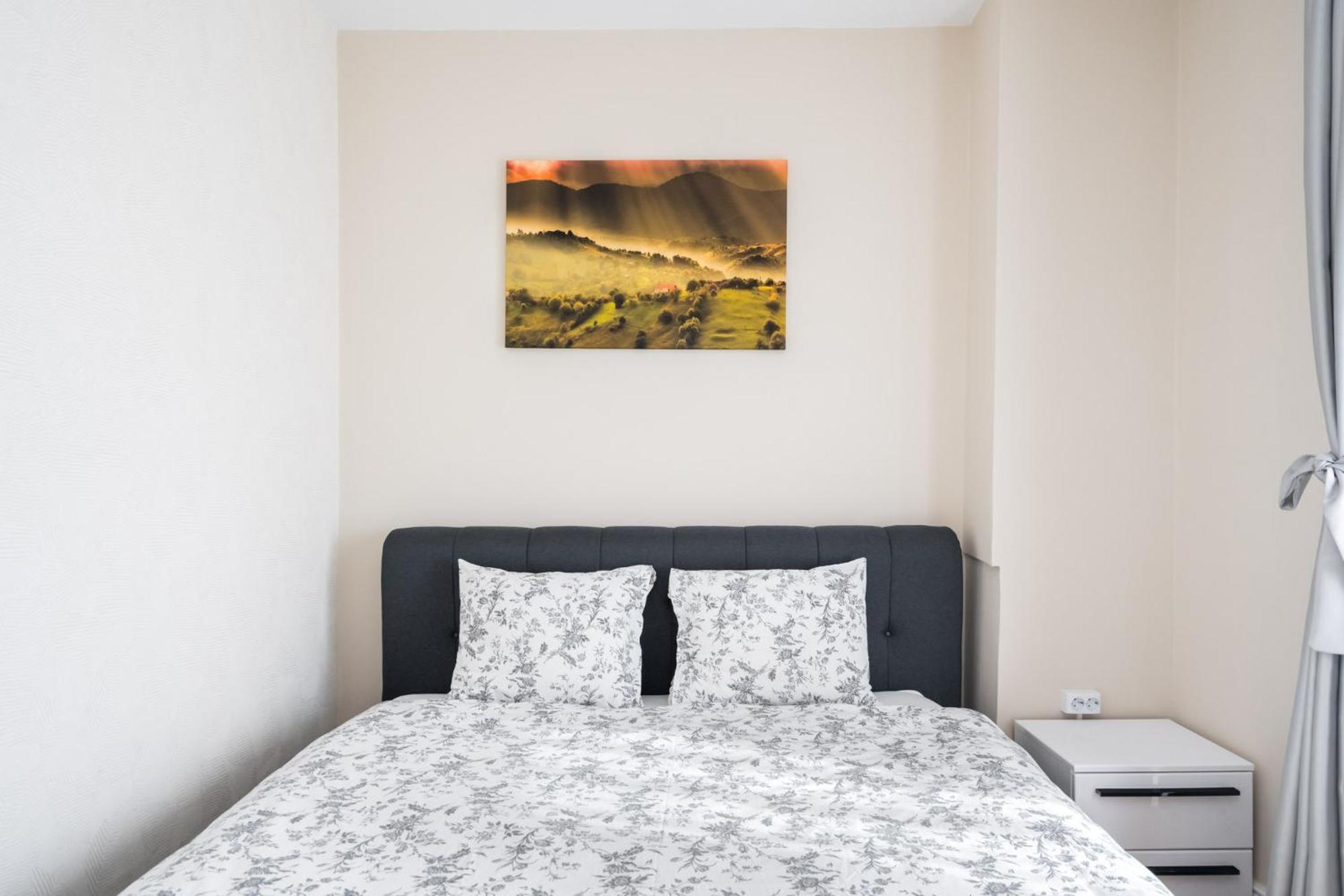 City View Apartment With Private Balcony Бухарест Экстерьер фото